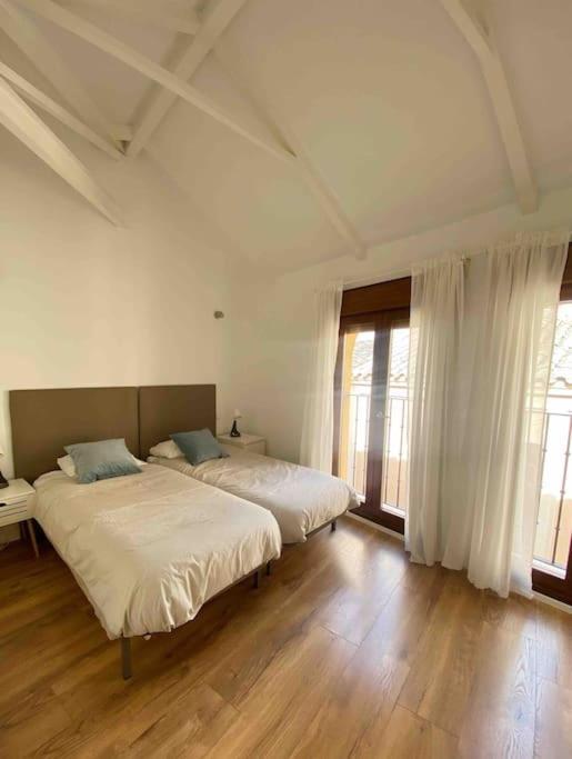 Atico En Toledo Con Terraza Apartment Luaran gambar