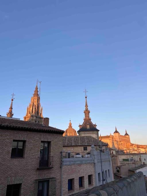 Atico En Toledo Con Terraza Apartment Luaran gambar