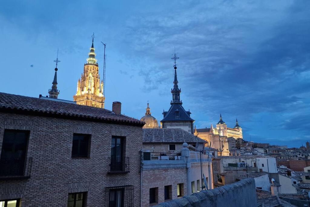 Atico En Toledo Con Terraza Apartment Luaran gambar