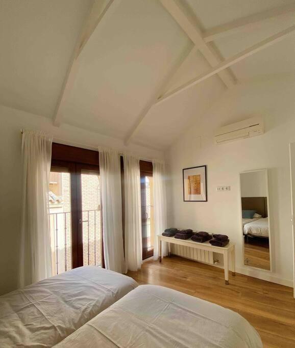 Atico En Toledo Con Terraza Apartment Luaran gambar